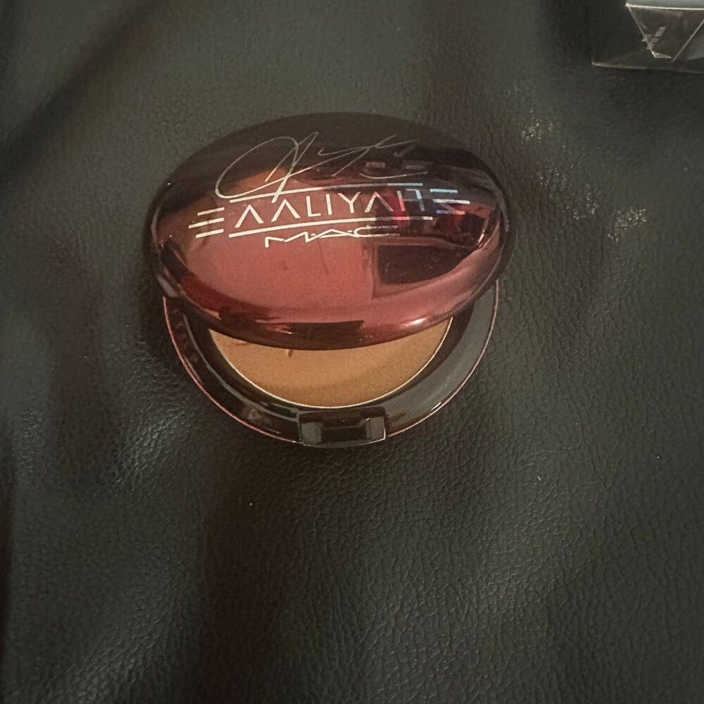 MAC AALIYAH POWDER